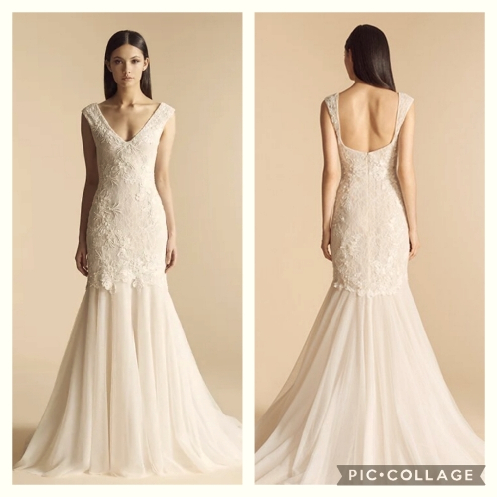 Elegant Cream Lace Mermaid Wedding Dress with Scoop Back